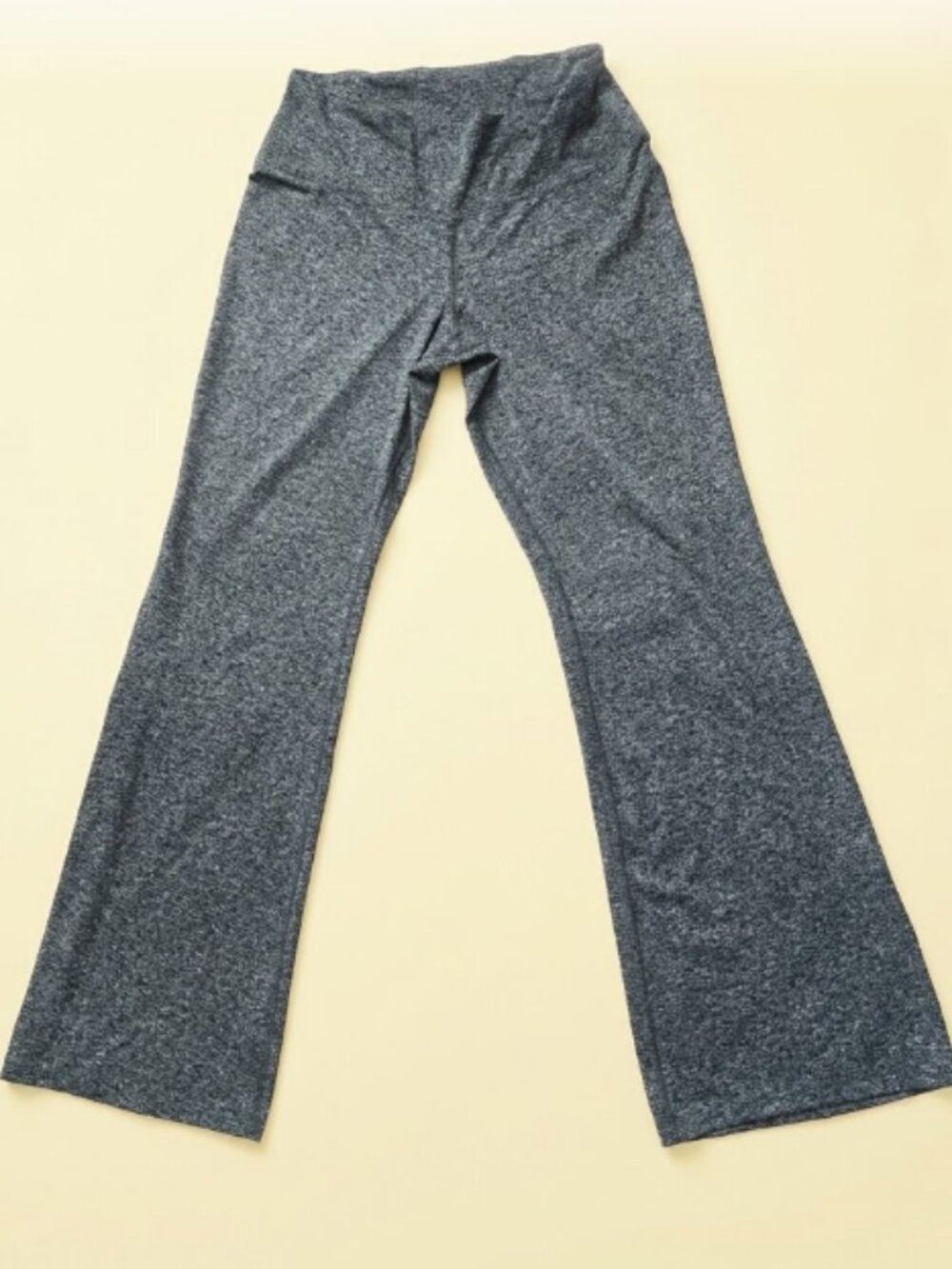 Victoria's Secret PINK Gray Flecked Yoga Leggings. Size M-L (see measures).